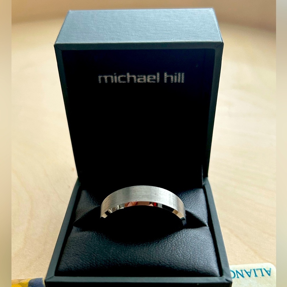 Men’s Tungsten Ring Size 11 (Never worn)